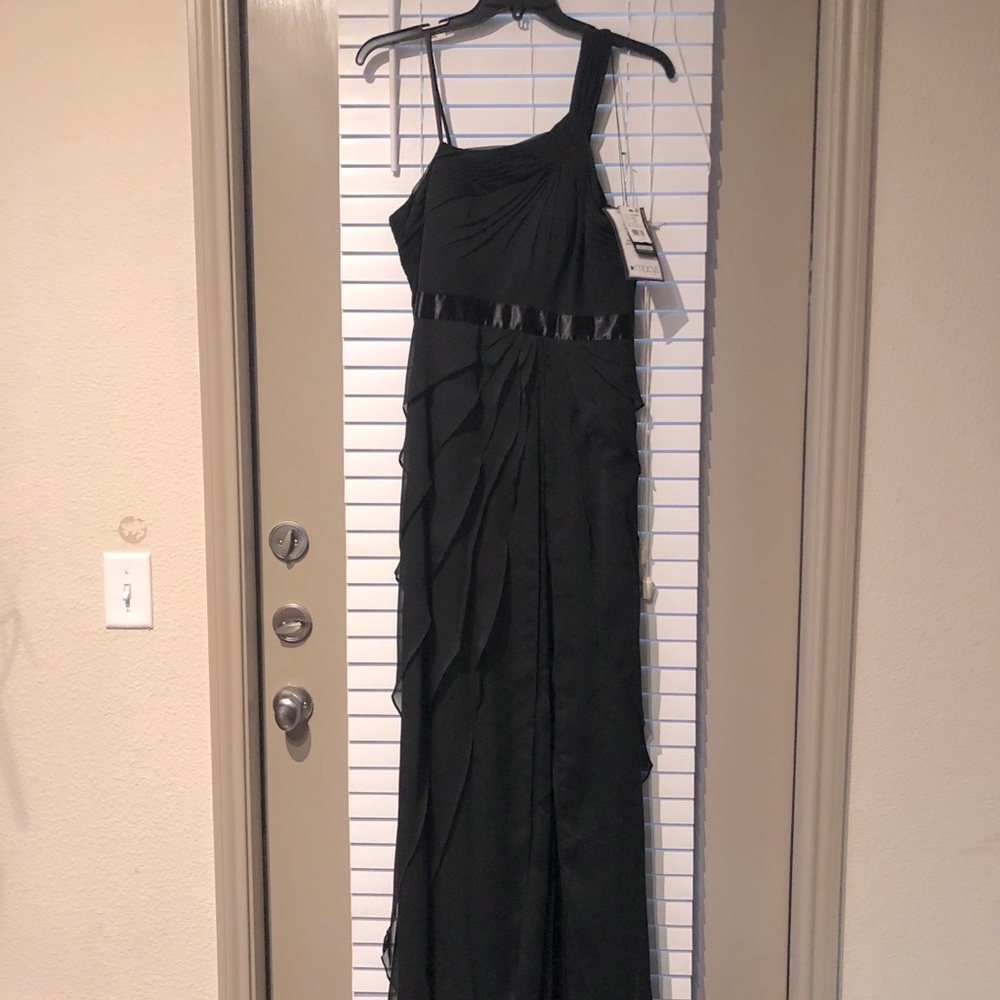 - Adrianna Papell Black Floor Length Evening Gown